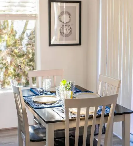Artsy Half-house, Walk To Hiking Trails &wine Bars! Yard, Firepit *