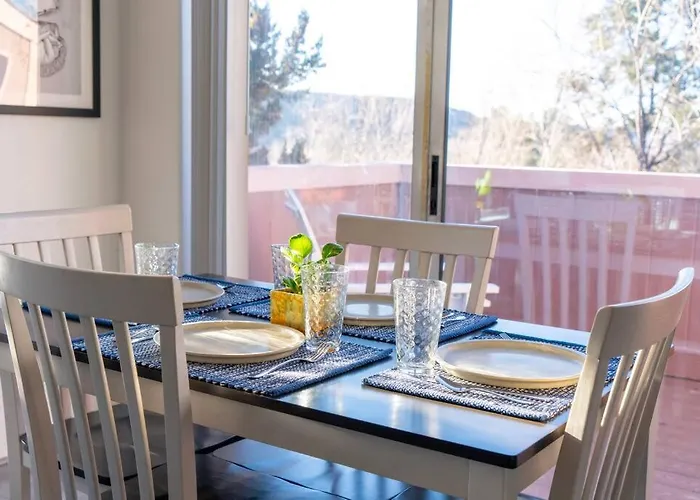 Artsy Half-house, Walk To Hiking Trails &wine Bars! Yard, Firepit Appartamento