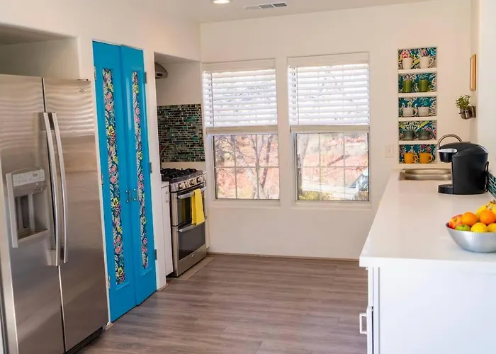 Artsy Half-house, Walk To Hiking Trails &wine Bars! Yard, Firepit Appartamento *