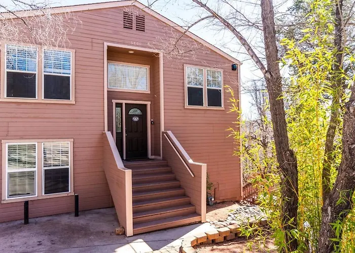 Appartamento Artsy Half-house, Walk To Hiking Trails &wine Bars! Yard, Firepit *