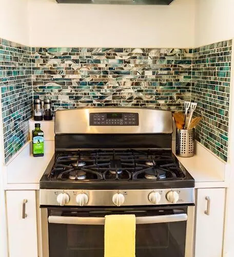 Artsy Half-house, Walk To Hiking Trails &wine Bars! Yard, Firepit *