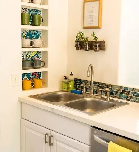 Appartamento Artsy Half-house, Walk To Hiking Trails &wine Bars! Yard, Firepit